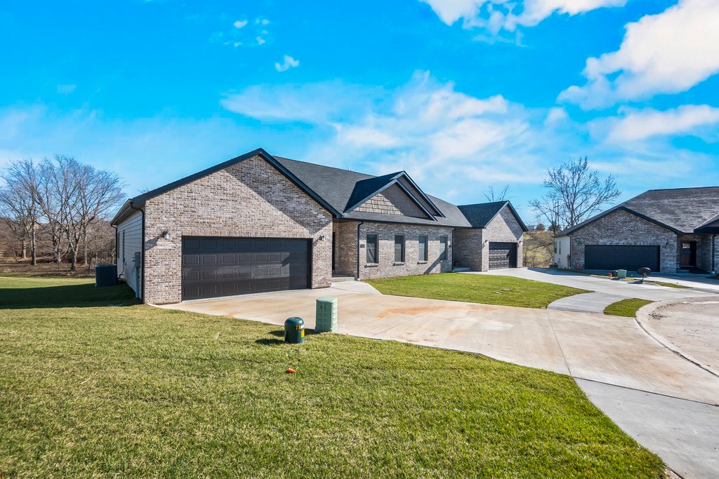 84 E Autumn Leaf Drive